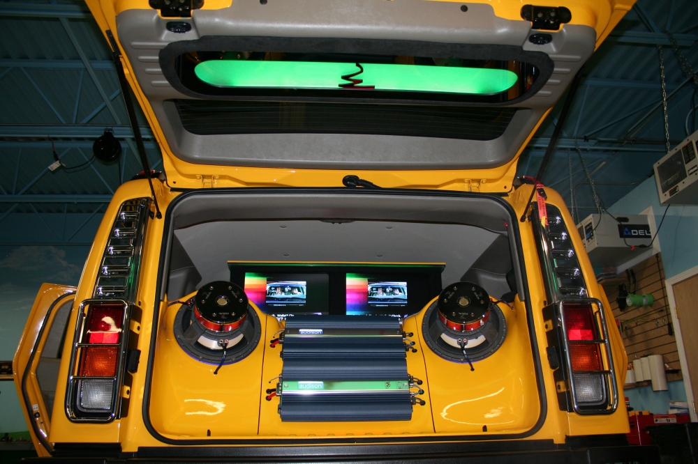 Audio system in the trunk of a Hummer