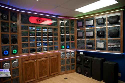 Display of speakers in the Premium Sound and Security store